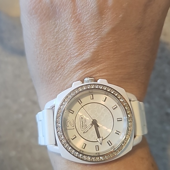 Watch - Picture 3 of 4